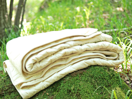 Cotton sateen and pure merino wool quilt blanket